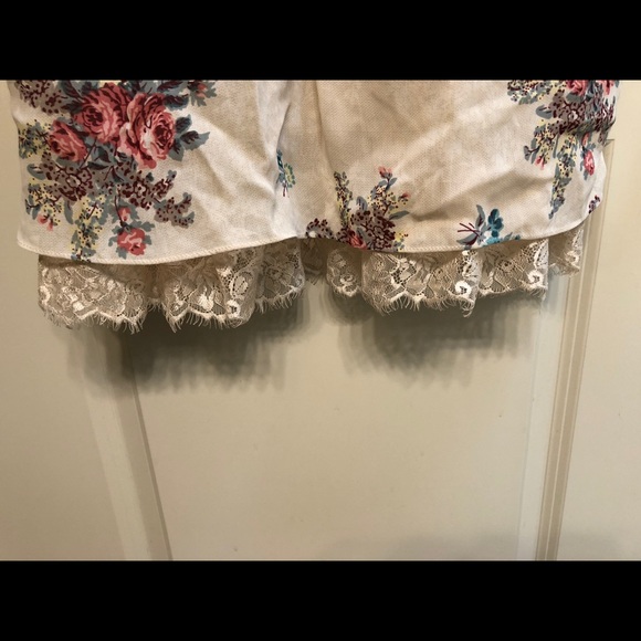 Guess mini floral summer dress with lace trim - Picture 3 of 3